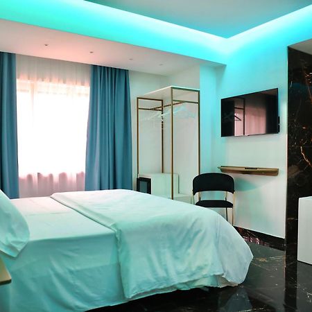Hotel Max Aversa Buitenkant foto