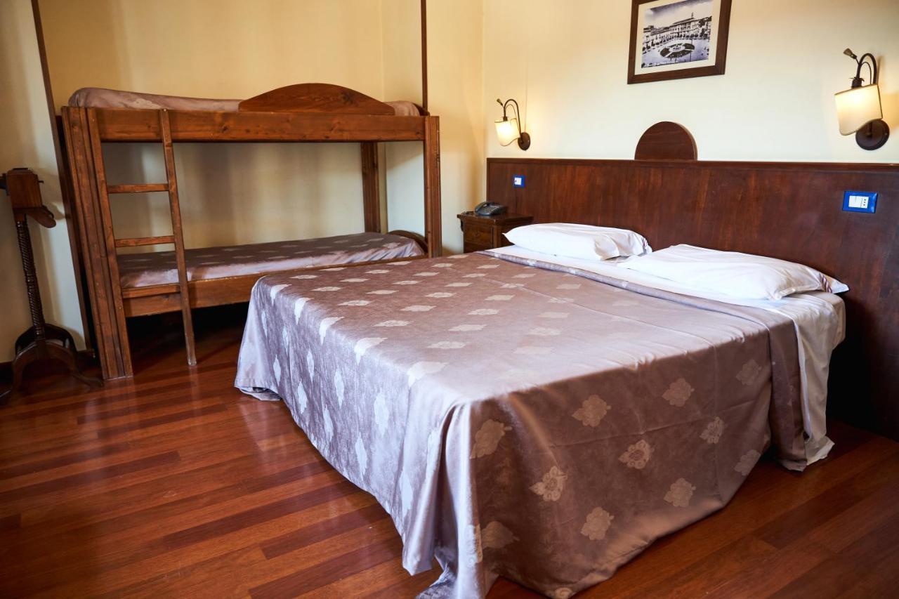 Hotel Max Aversa Buitenkant foto