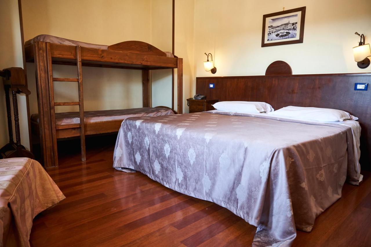 Hotel Max Aversa Buitenkant foto