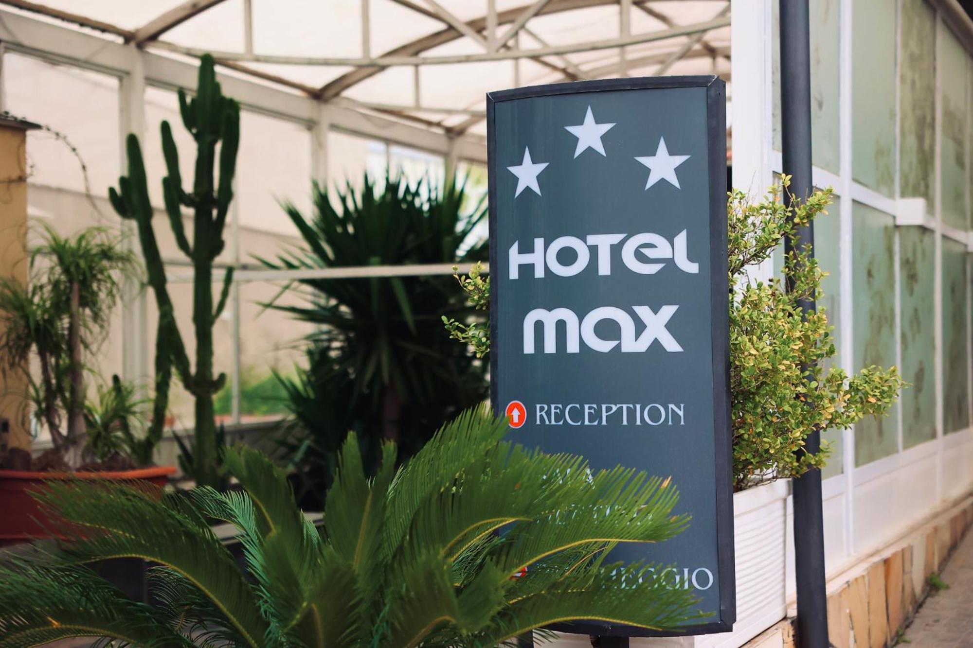 Hotel Max Aversa Buitenkant foto