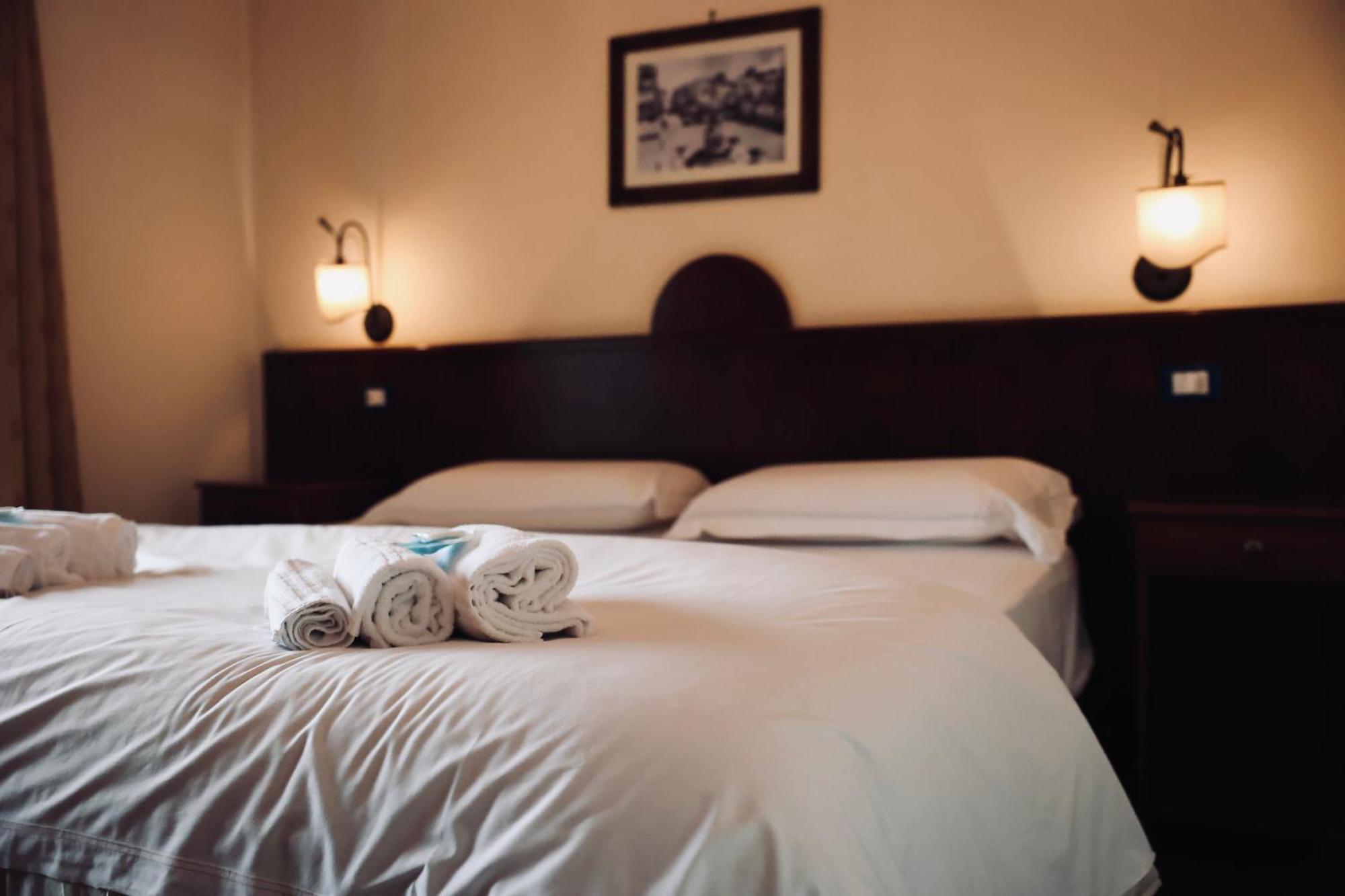 Hotel Max Aversa Buitenkant foto