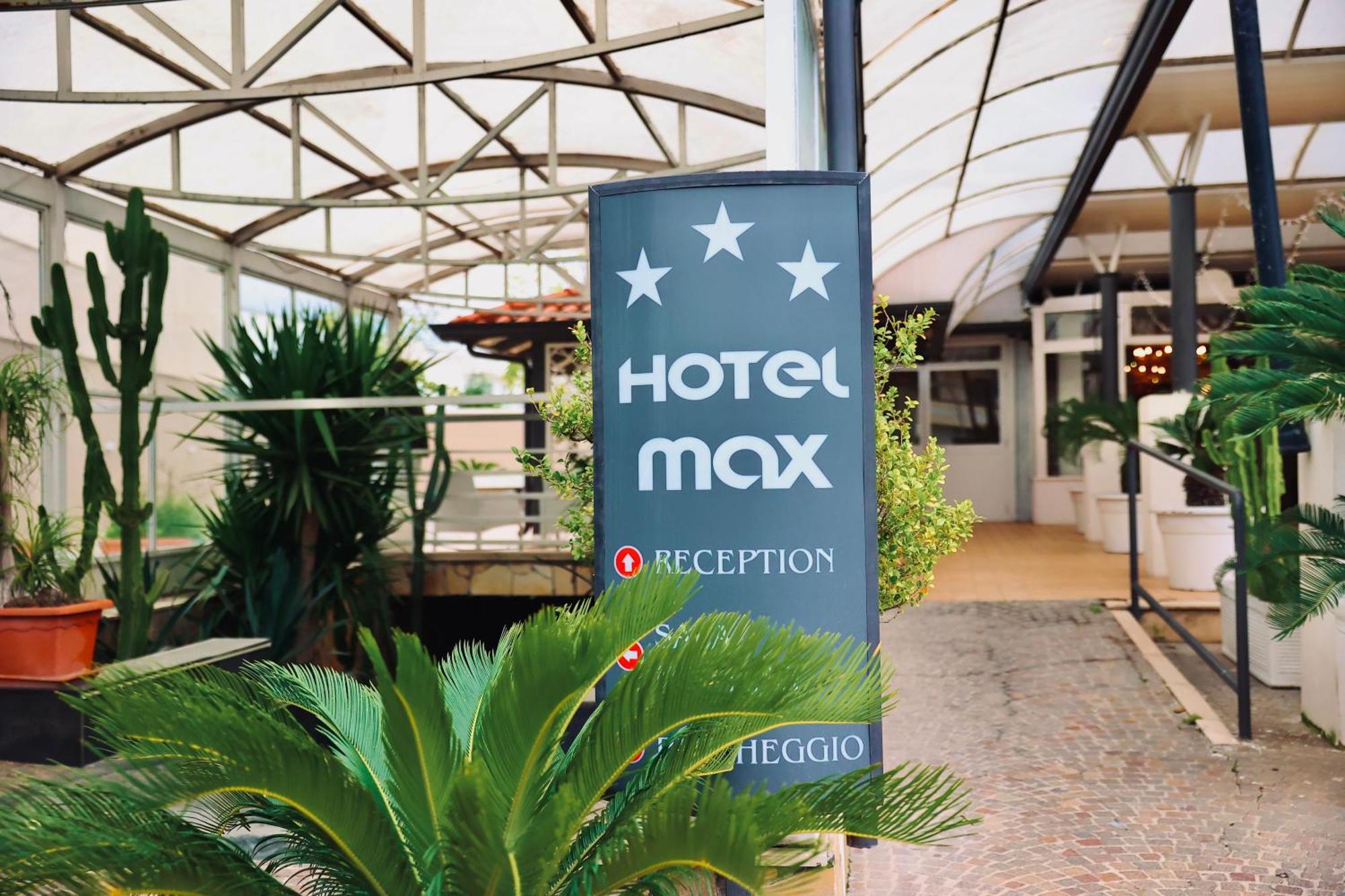Hotel Max Aversa Buitenkant foto