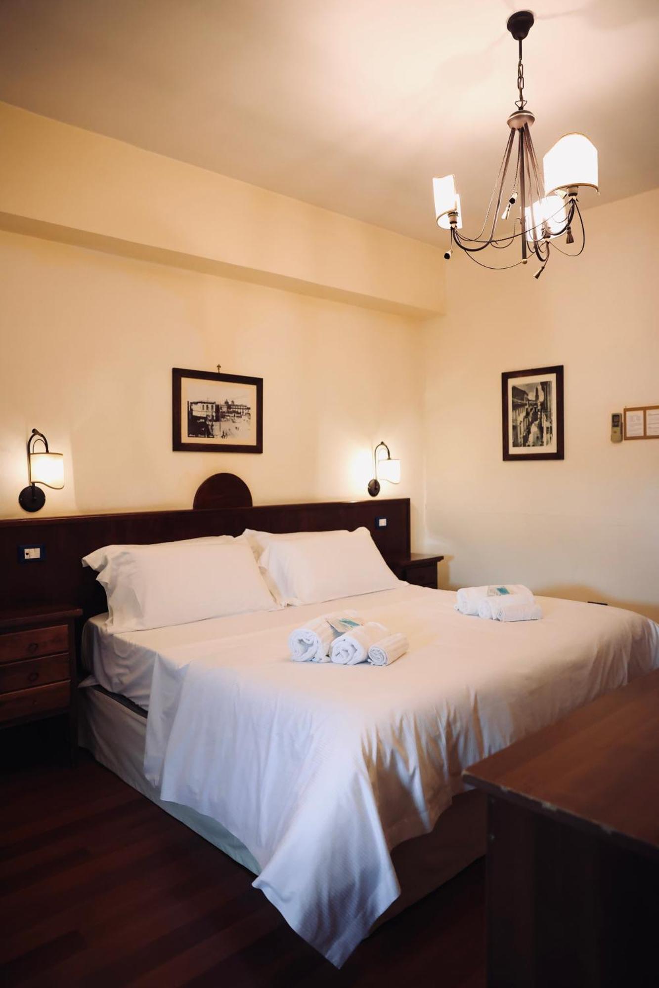 Hotel Max Aversa Buitenkant foto