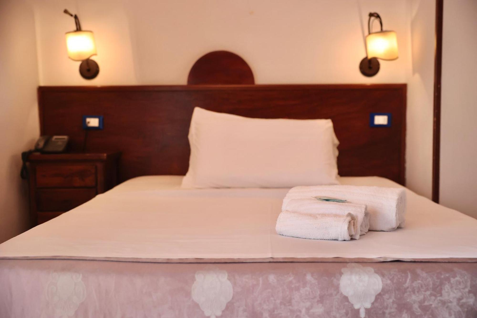 Hotel Max Aversa Buitenkant foto