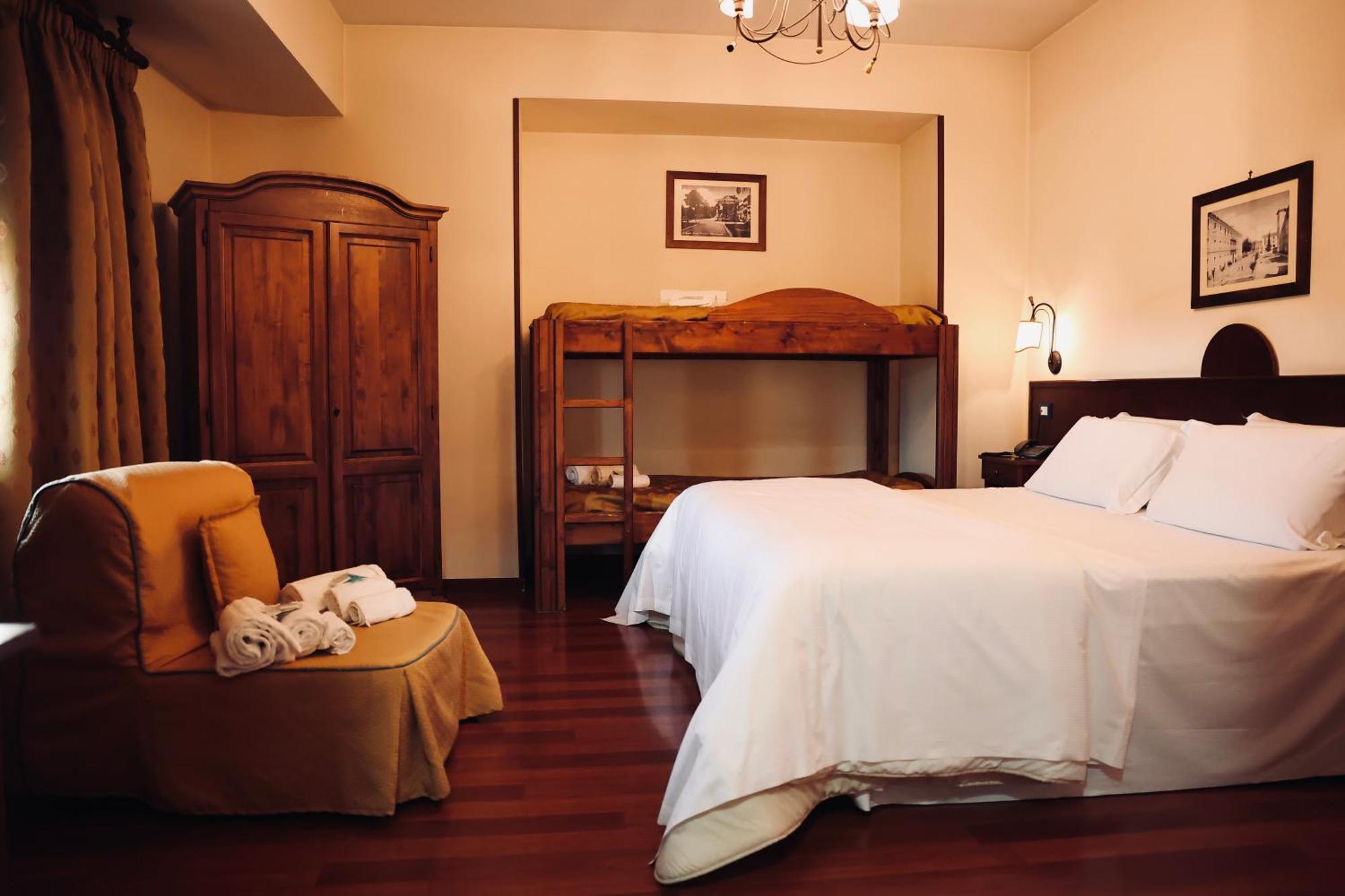Hotel Max Aversa Buitenkant foto