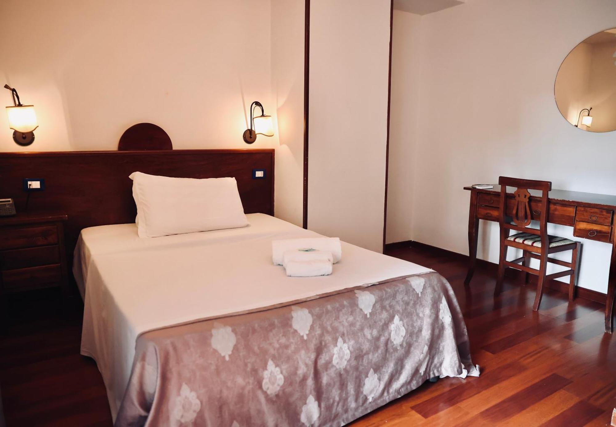 Hotel Max Aversa Buitenkant foto