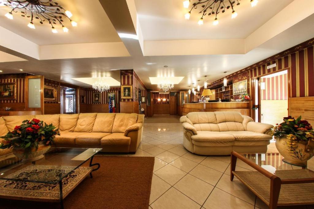Hotel Max Aversa Buitenkant foto
