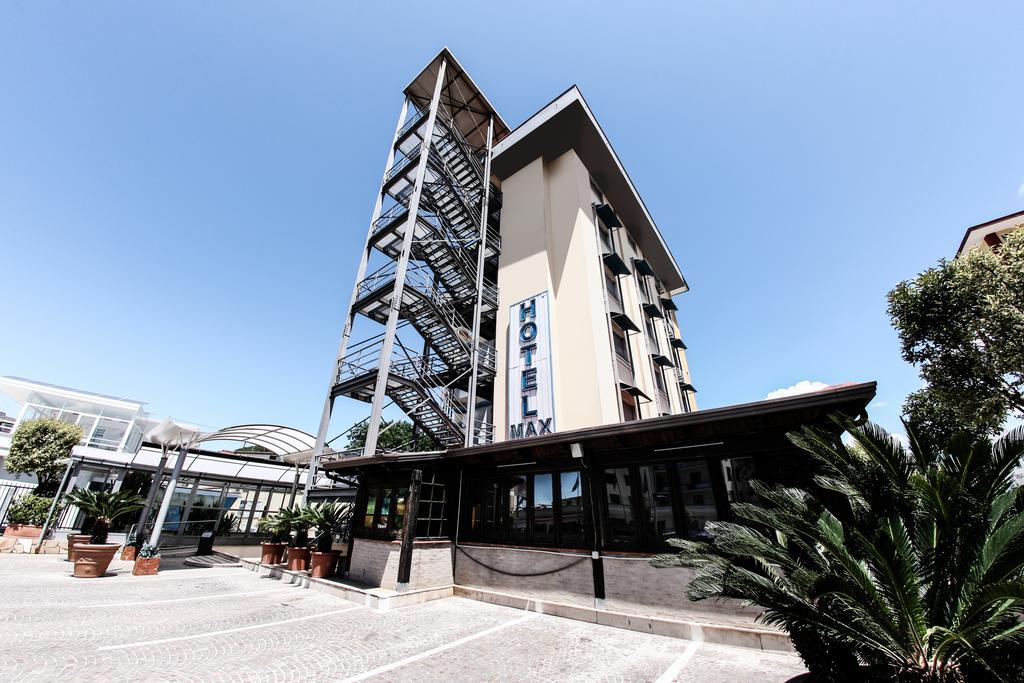 Hotel Max Aversa Buitenkant foto