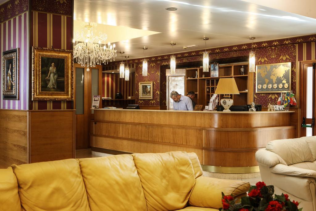 Hotel Max Aversa Buitenkant foto