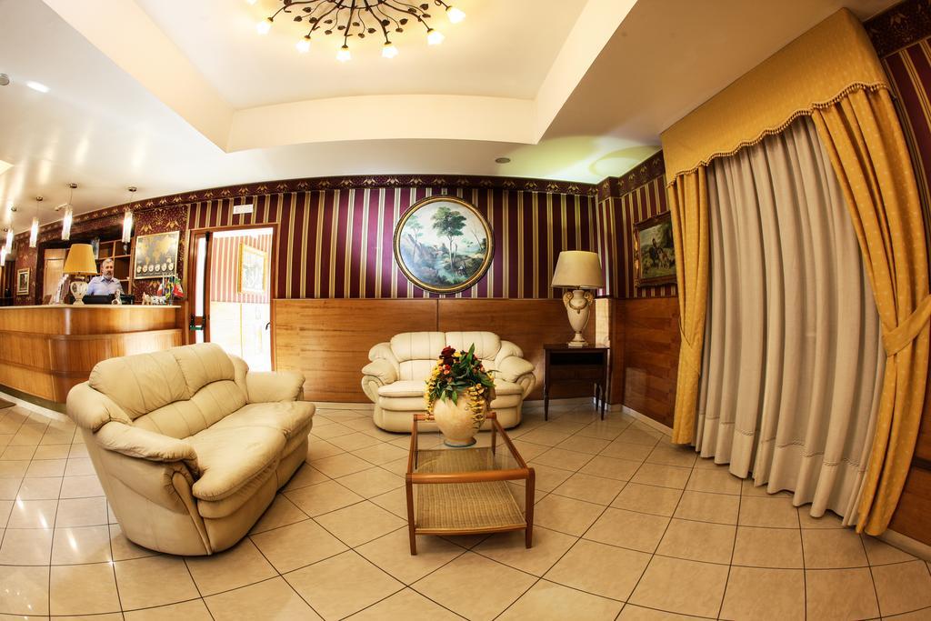 Hotel Max Aversa Buitenkant foto